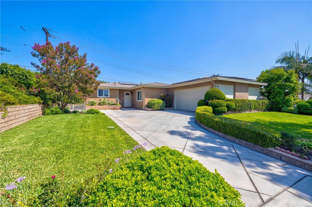 516 E Los Amigos Avenue