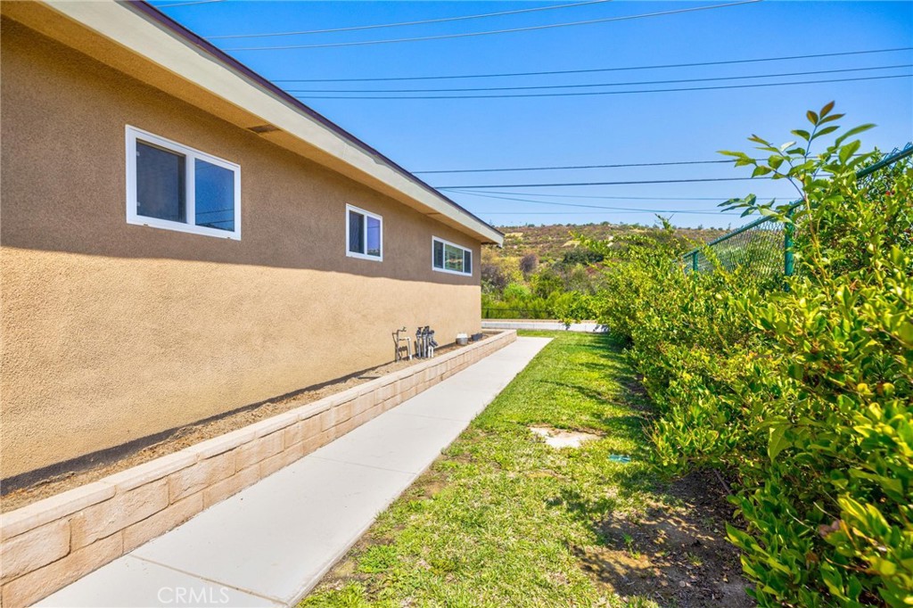 516 E Los Amigos Avenue