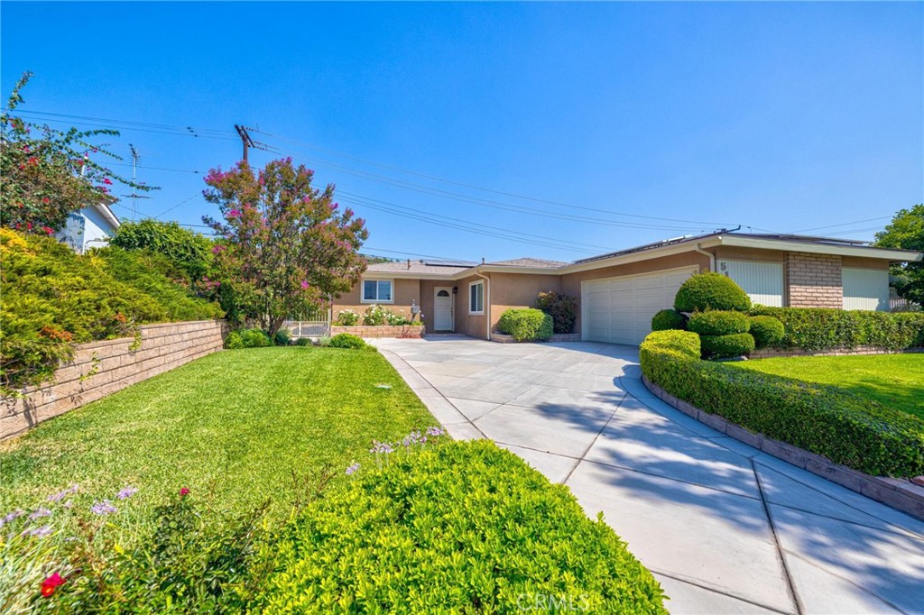 516 E Los Amigos Avenue