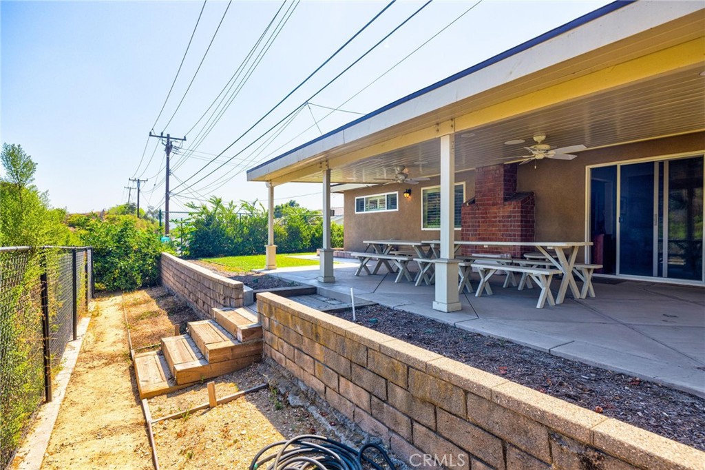 516 E Los Amigos Avenue