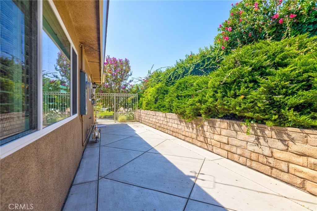 516 E Los Amigos Avenue