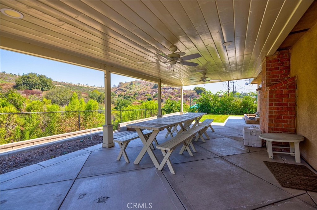 516 E Los Amigos Avenue