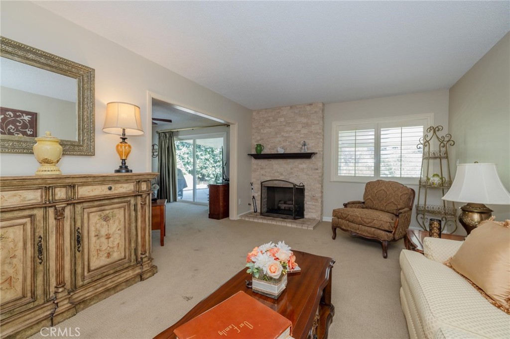 516 E Los Amigos Avenue