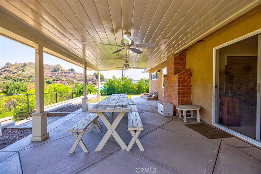 516 E Los Amigos Avenue