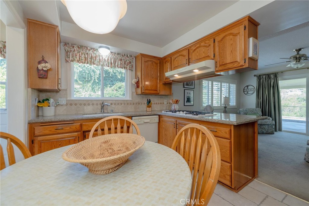 516 E Los Amigos Avenue