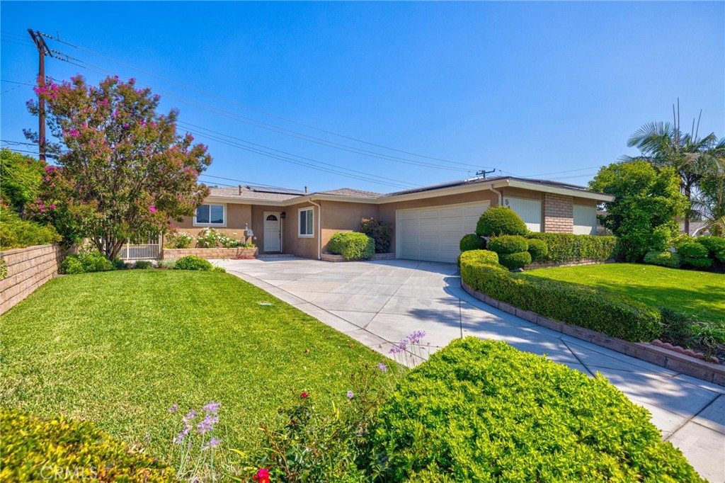 516 E Los Amigos Avenue