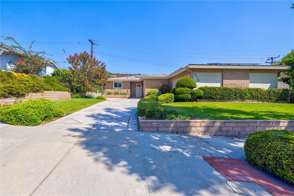 516 E Los Amigos Avenue