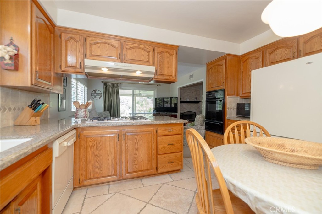 516 E Los Amigos Avenue