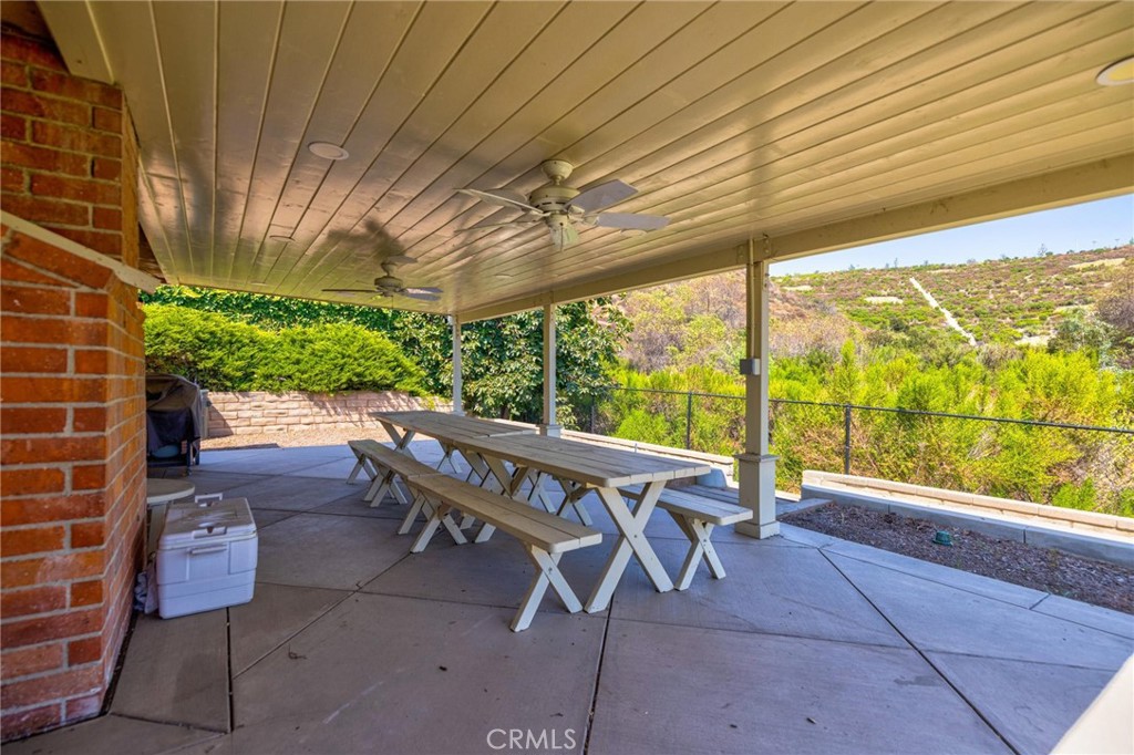 516 E Los Amigos Avenue