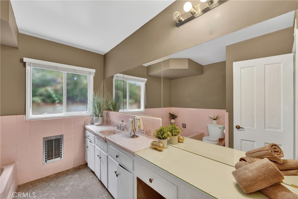 13705 Glen Court