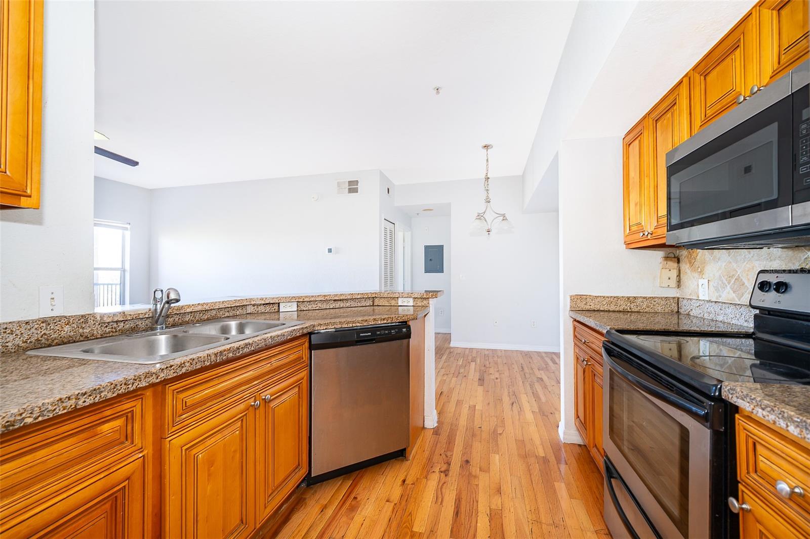 6059 WESTGATE DR #423