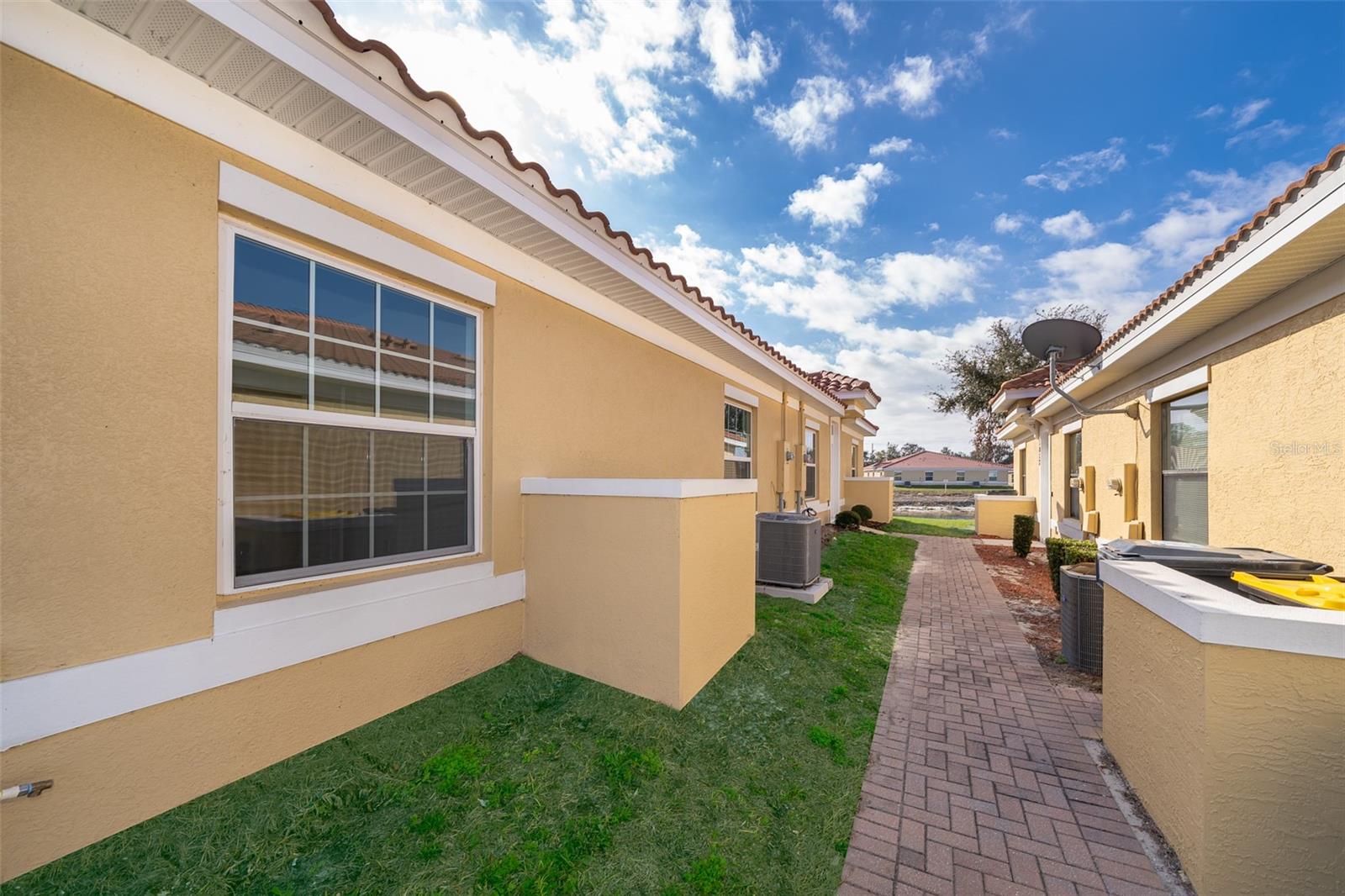 1809 E CORIANDER DR