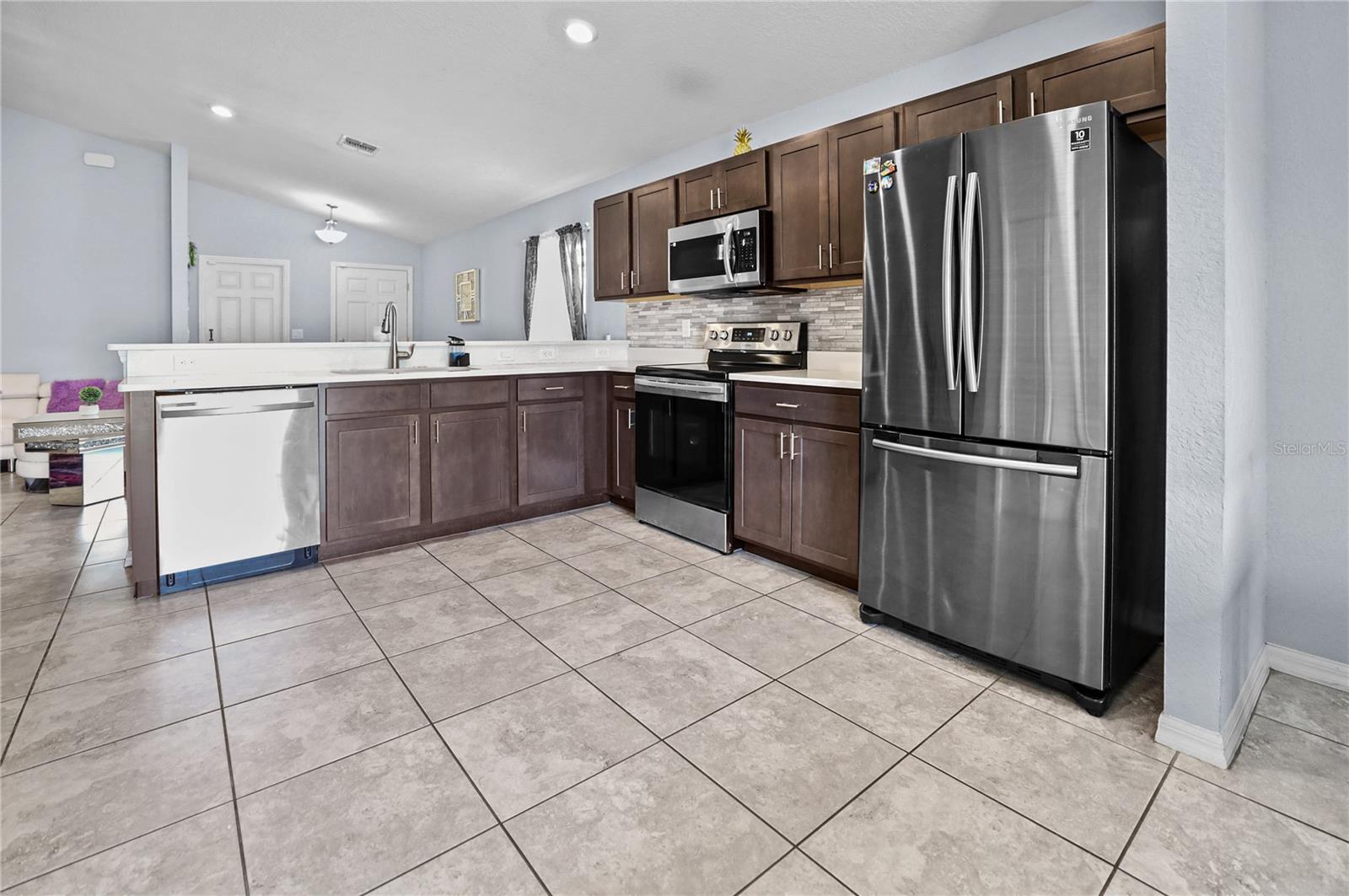 211 FOXTAIL LOOP