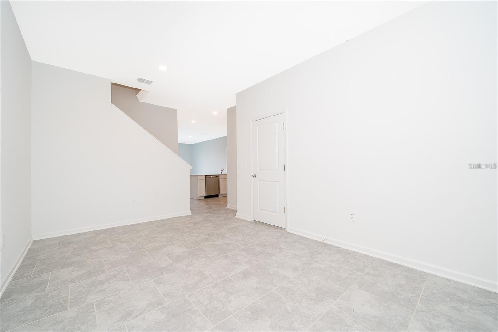 3211 LAURENT LOOP