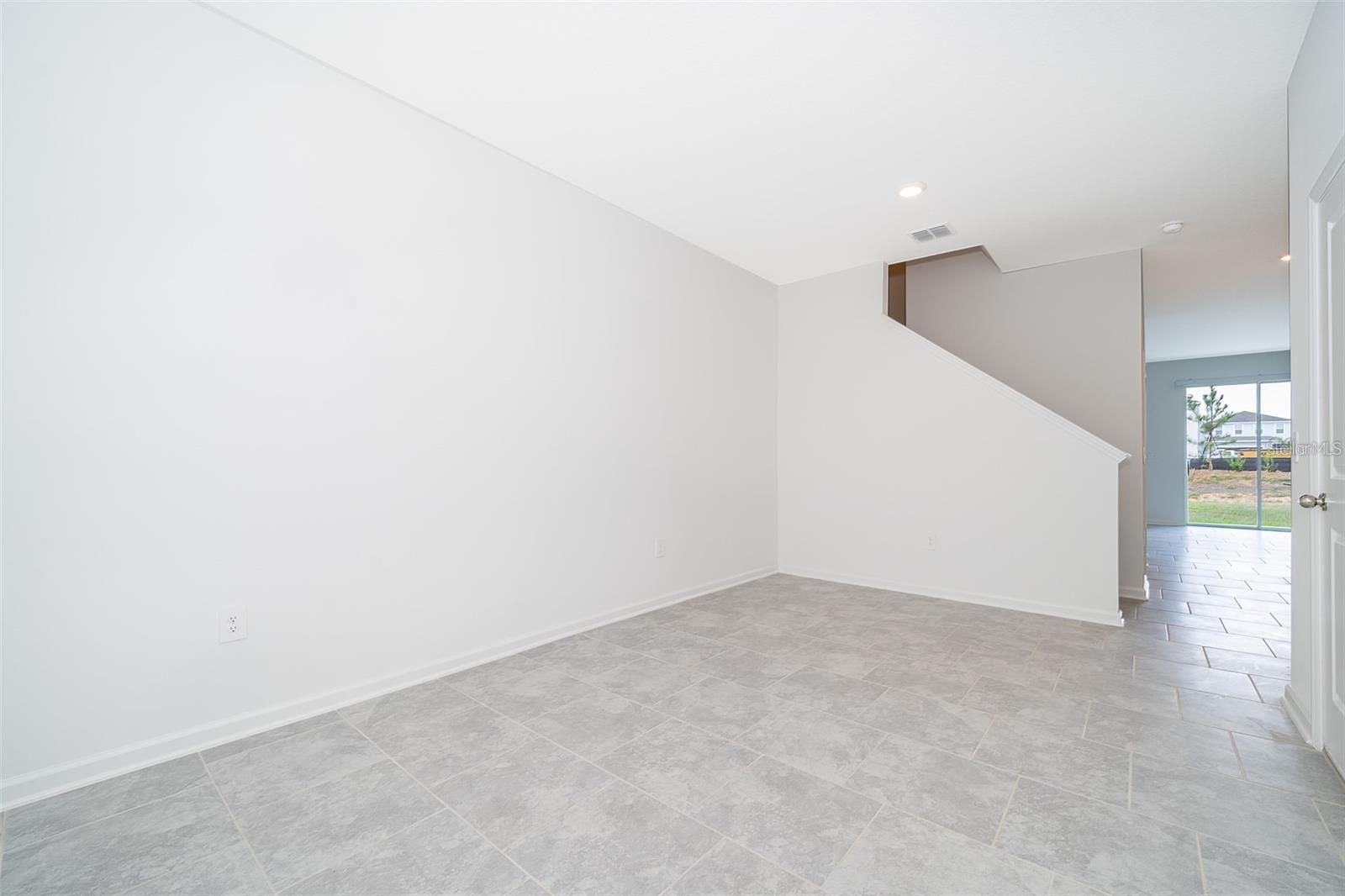3211 LAURENT LOOP