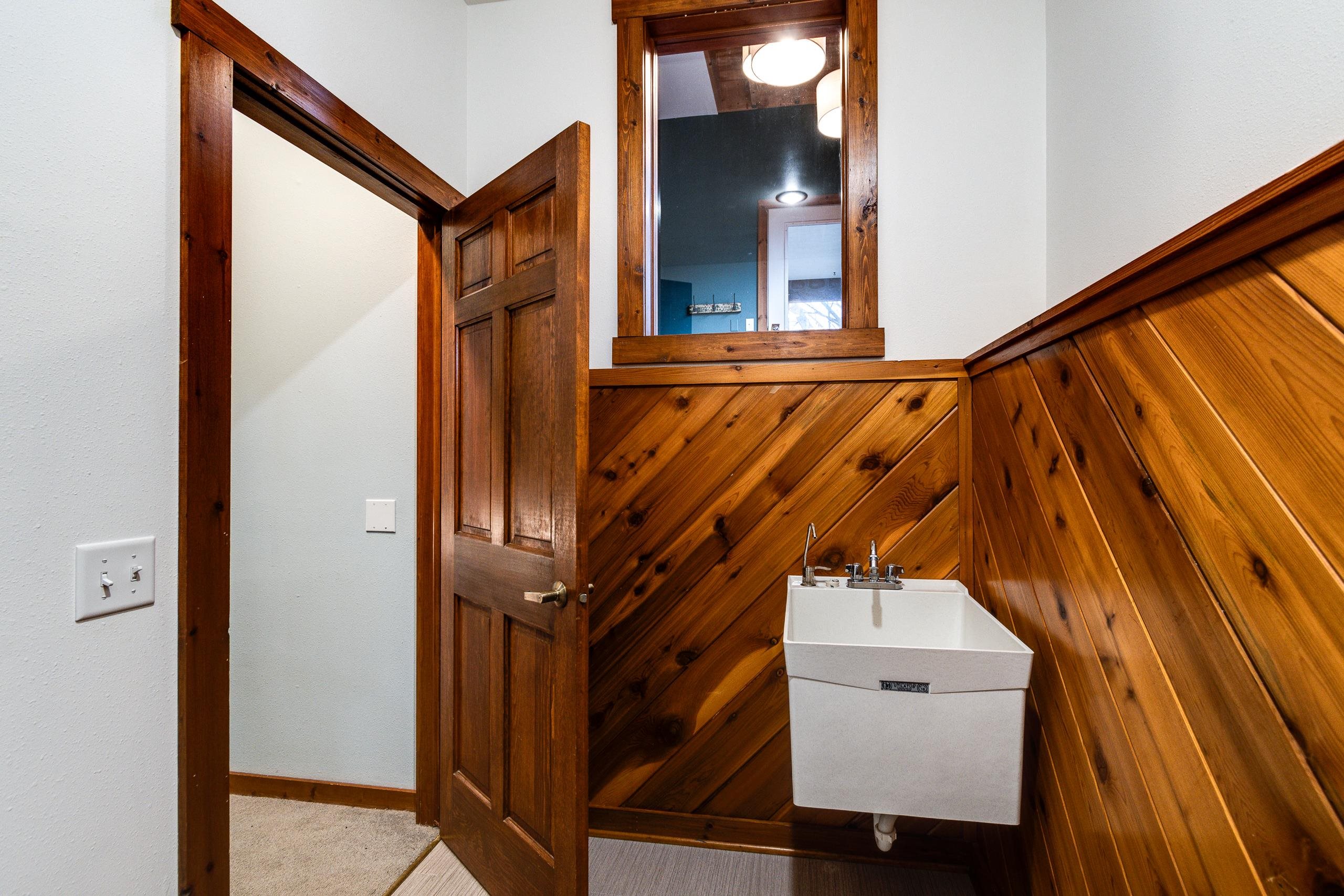 4685 Schneider Drive