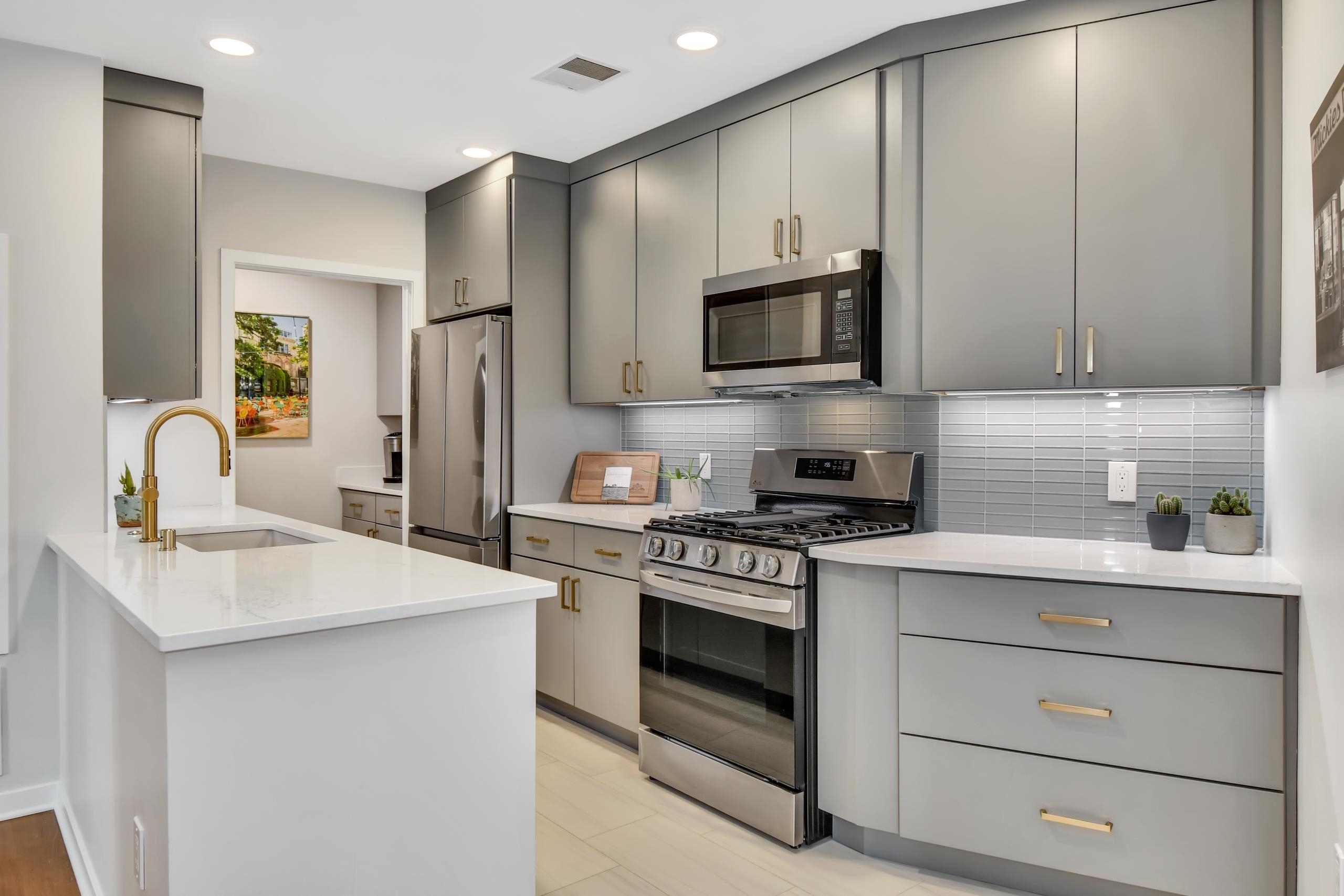 360 W Washington Avenue 202