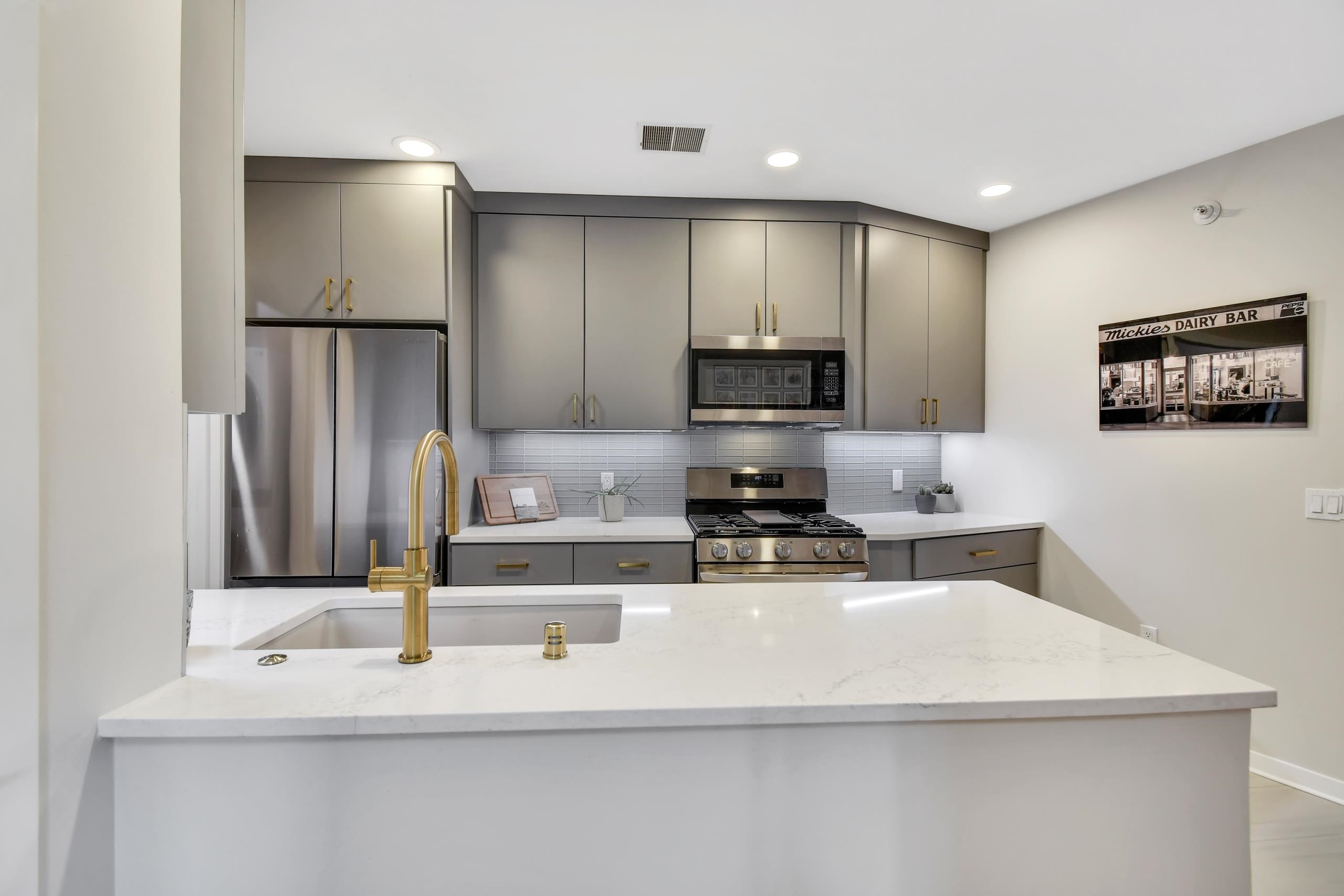 360 W Washington Avenue 202