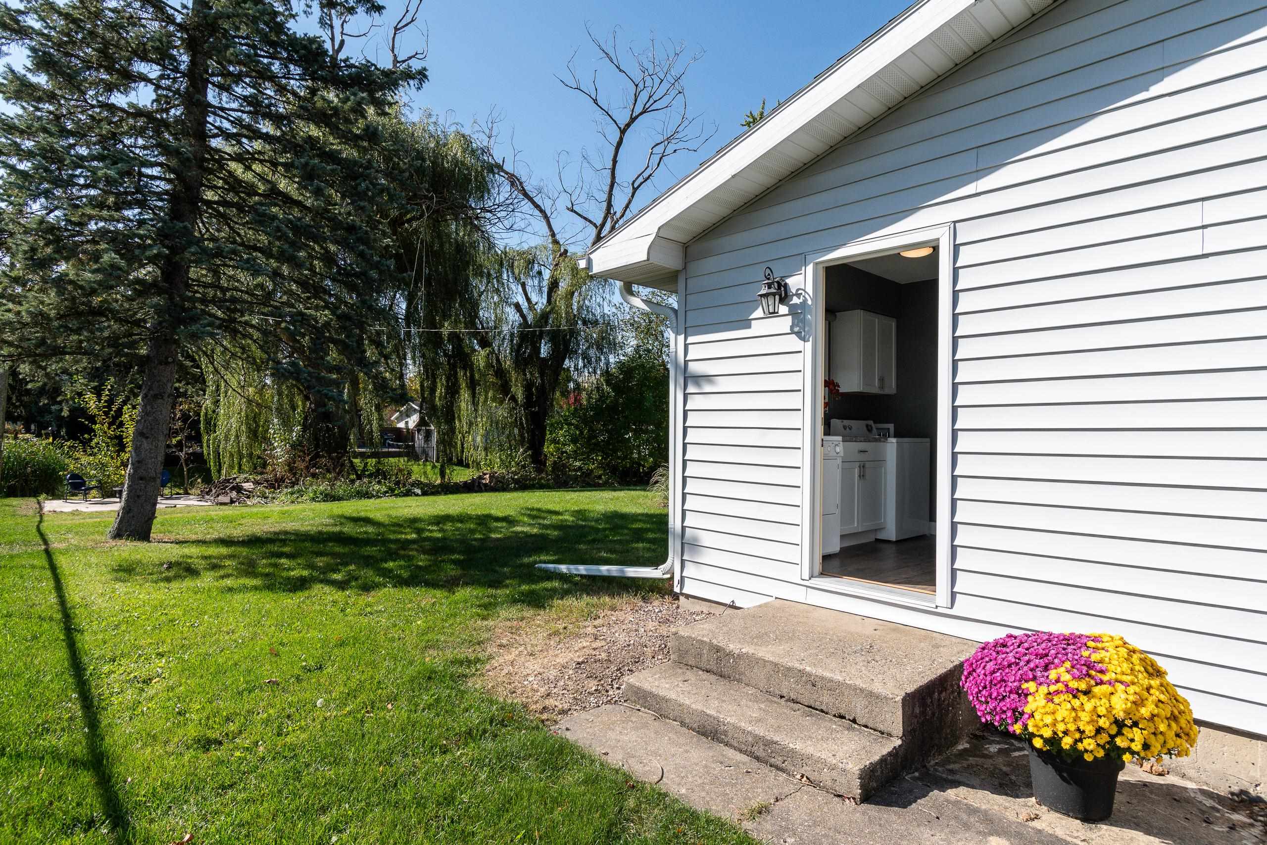 468 E LINCOLN Street