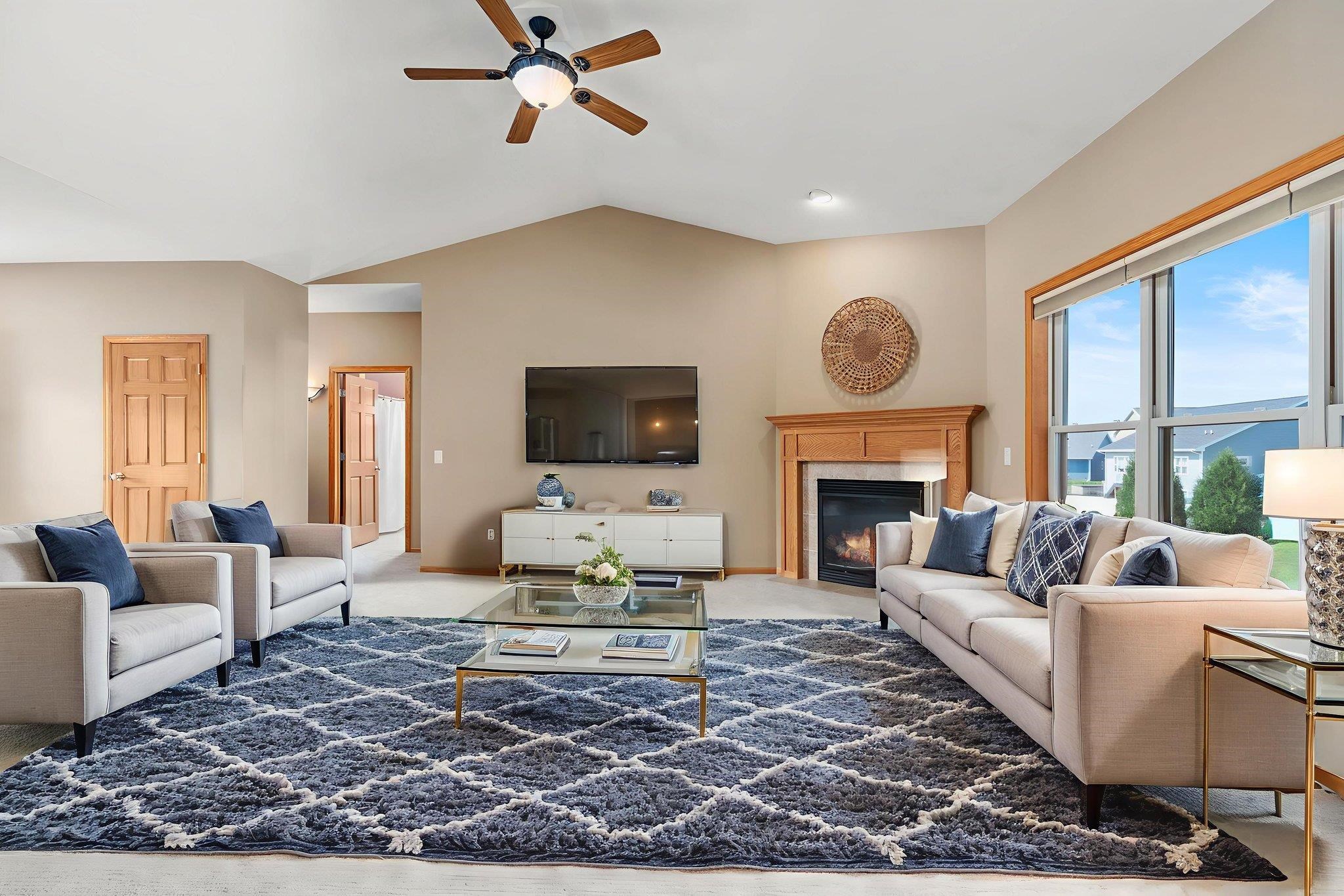 367 N Bergamont Boulevard