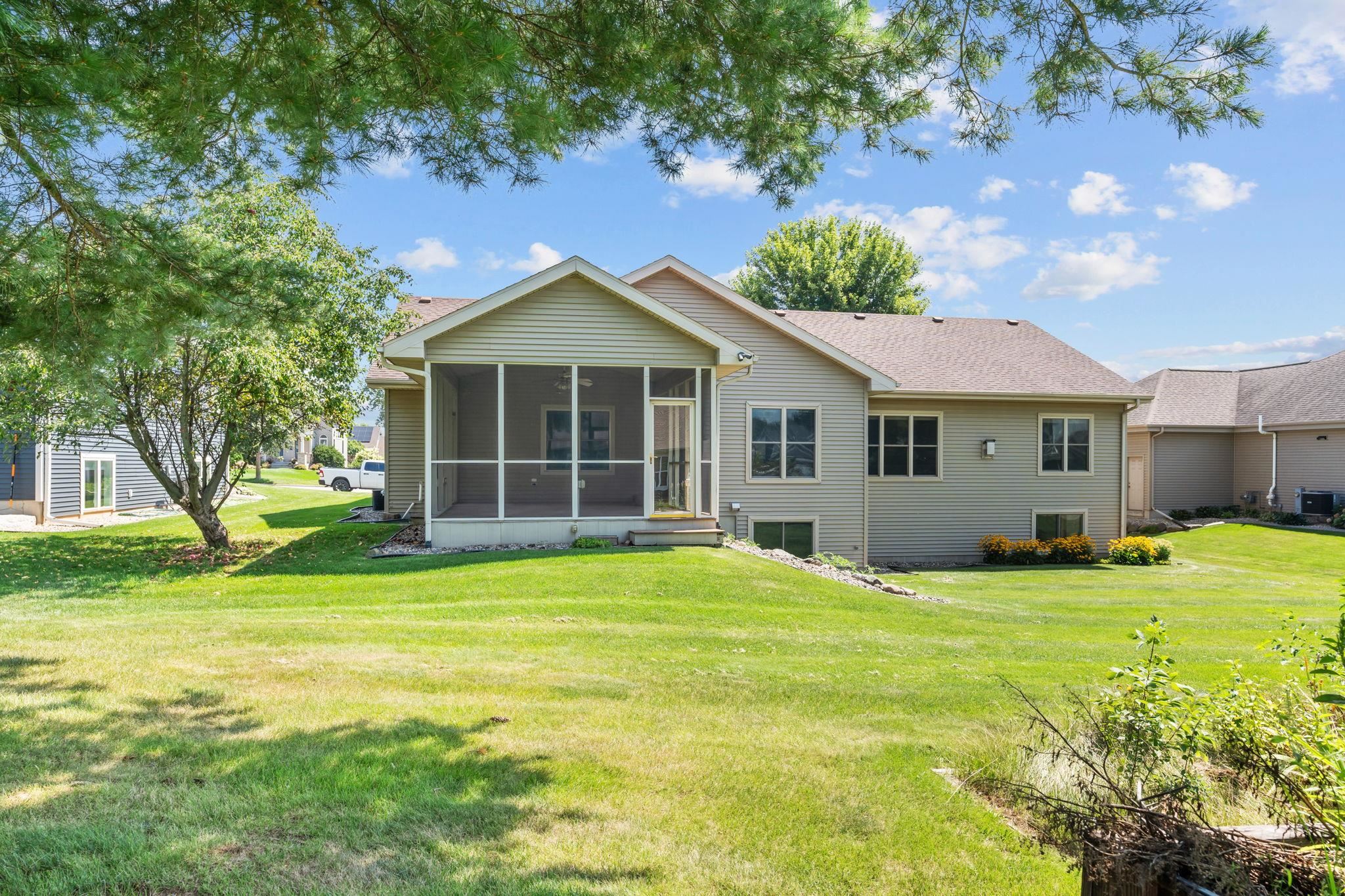 367 N Bergamont Boulevard