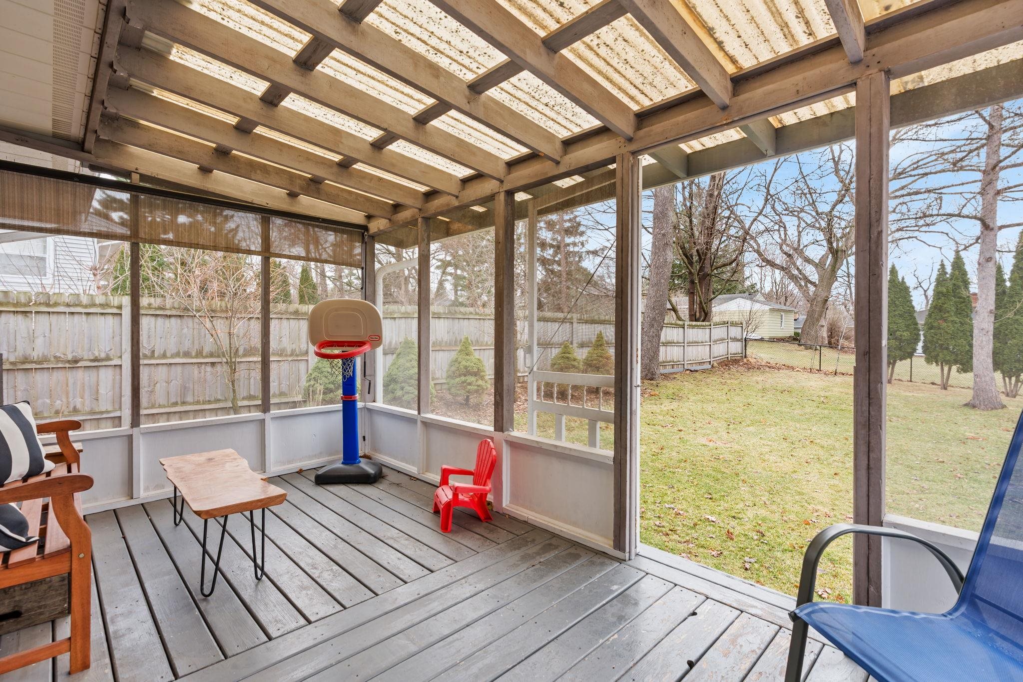 470 Woodside Terrace