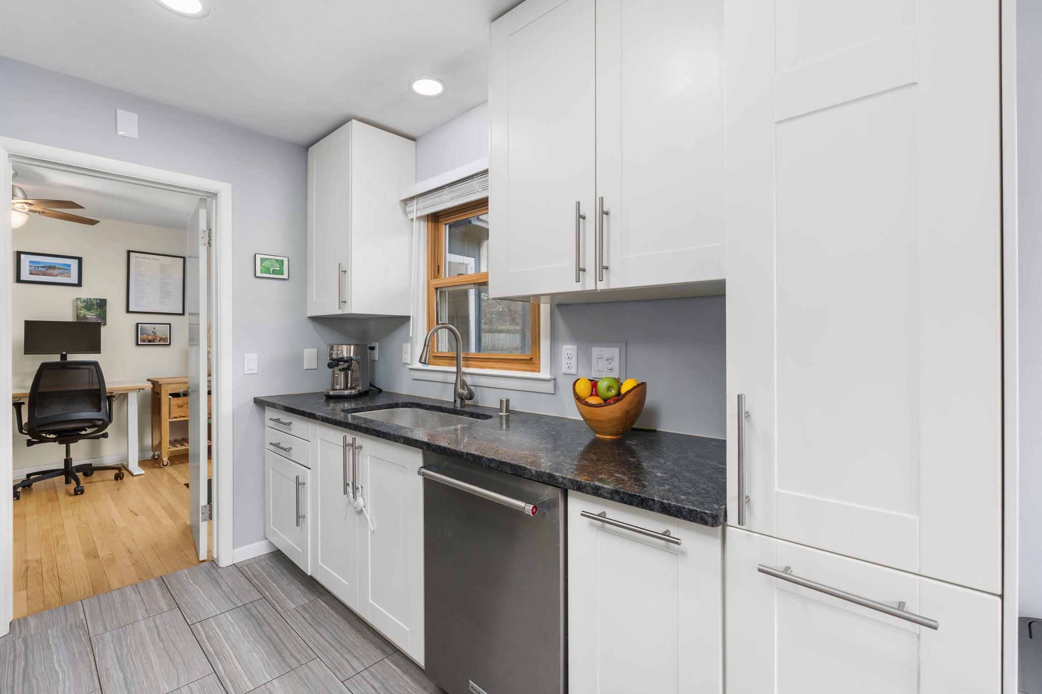 470 Woodside Terrace