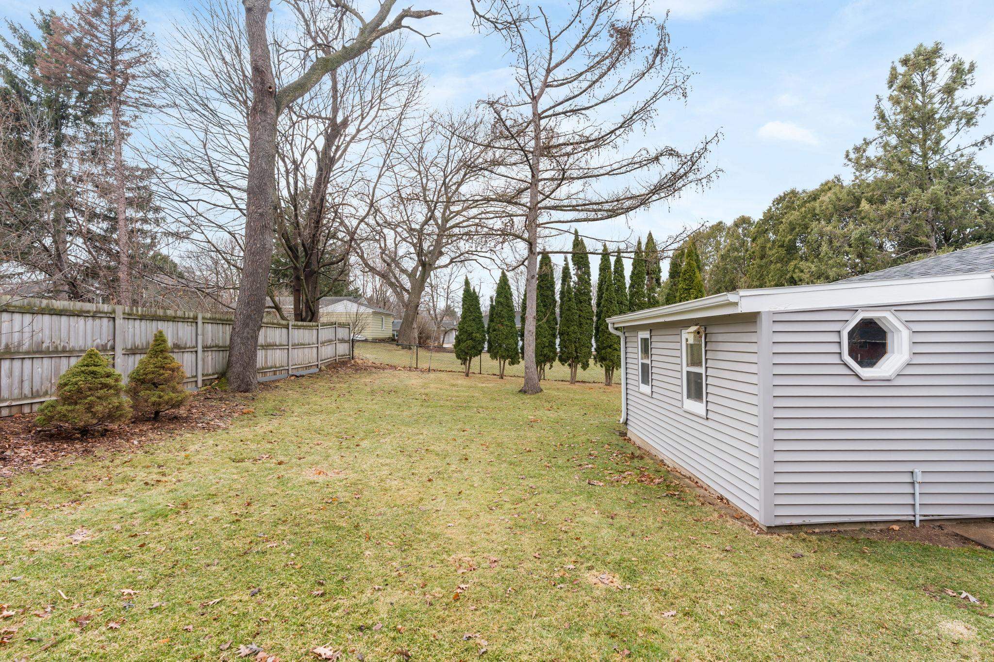 470 Woodside Terrace