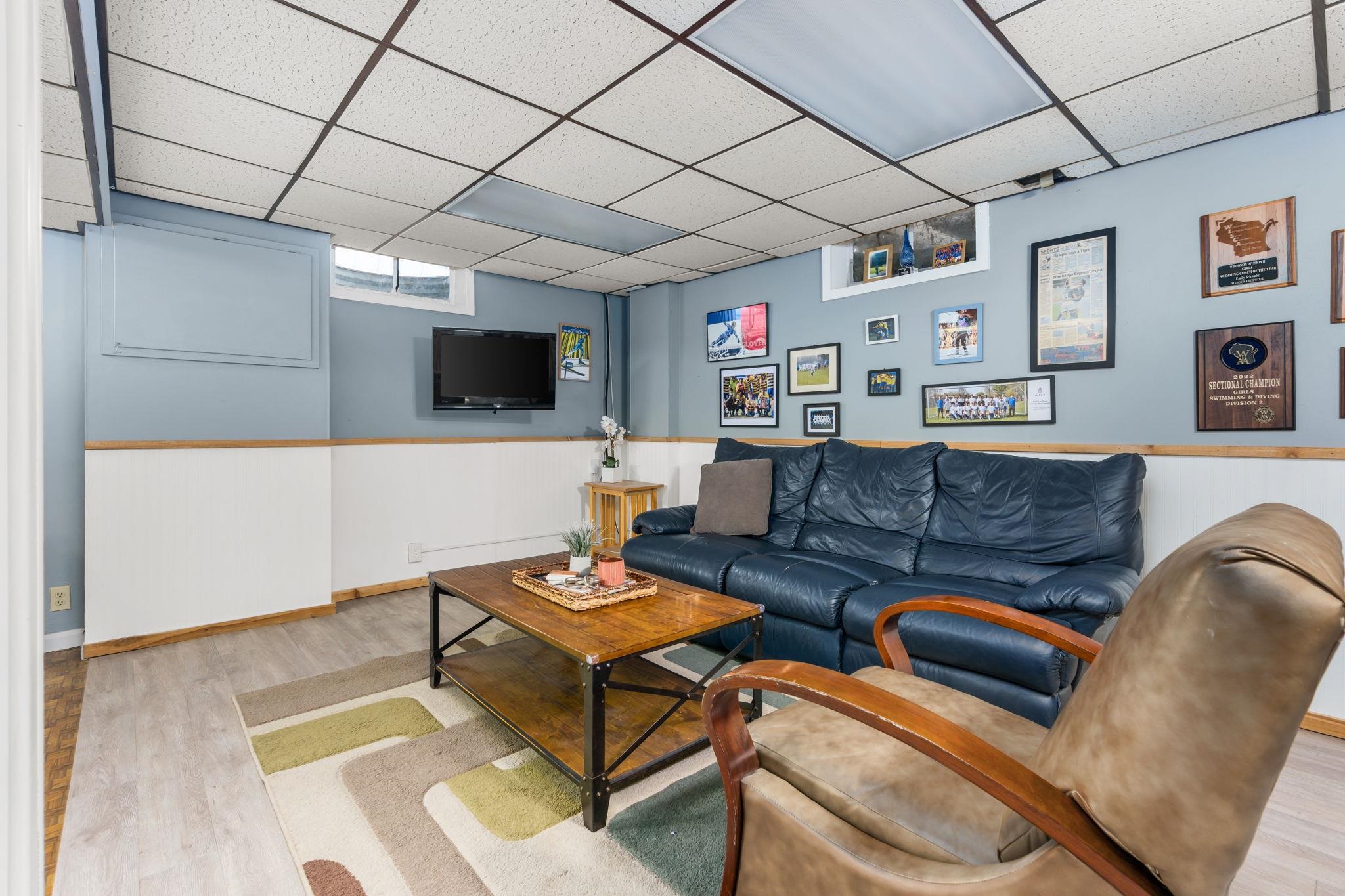 470 Woodside Terrace