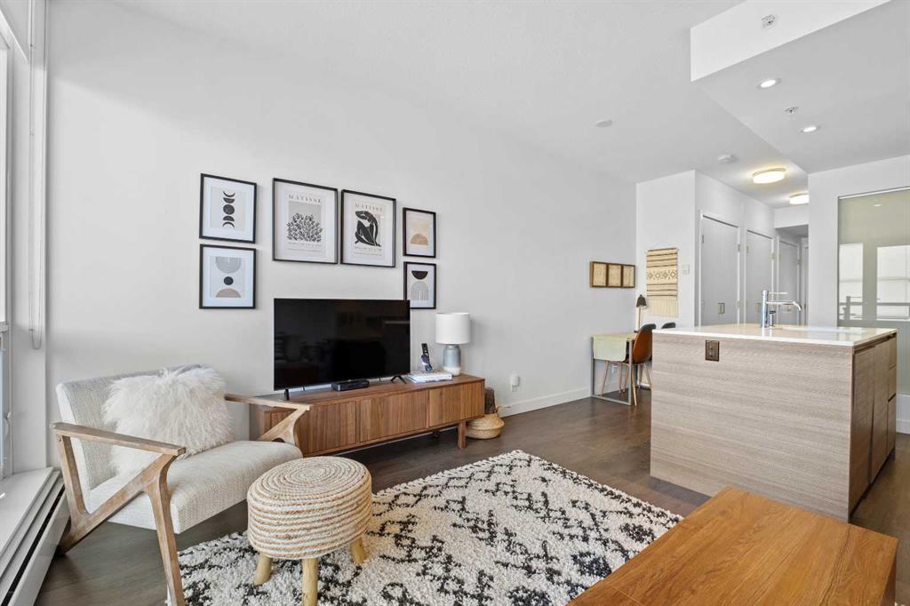 1501 6 Street SW Unit: 906