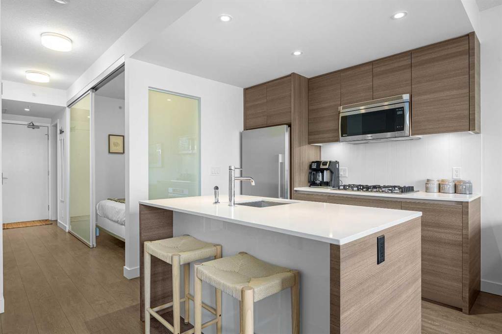1501 6 Street SW Unit: 906