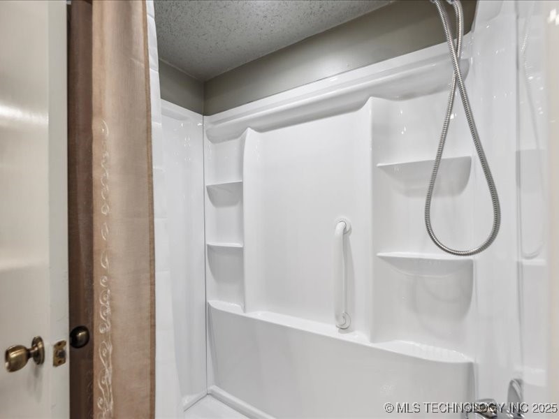 2832 E 84th Street 16