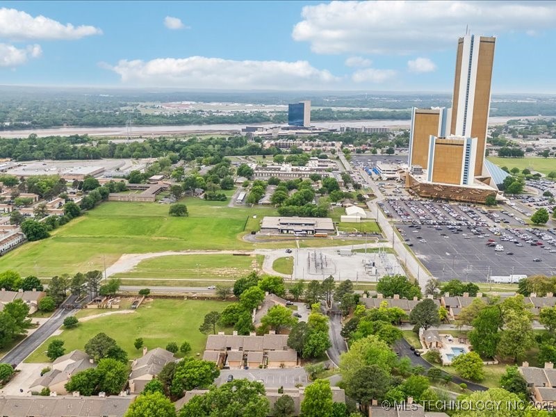 2832 E 84th Street 16