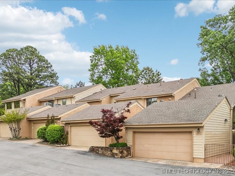 2832 E 84th Street 16