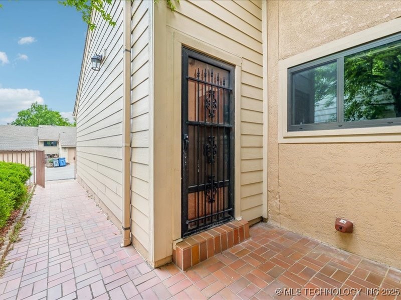 2832 E 84th Street 16