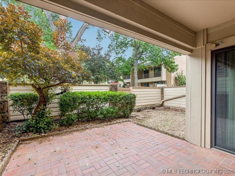 2832 E 84th Street 16