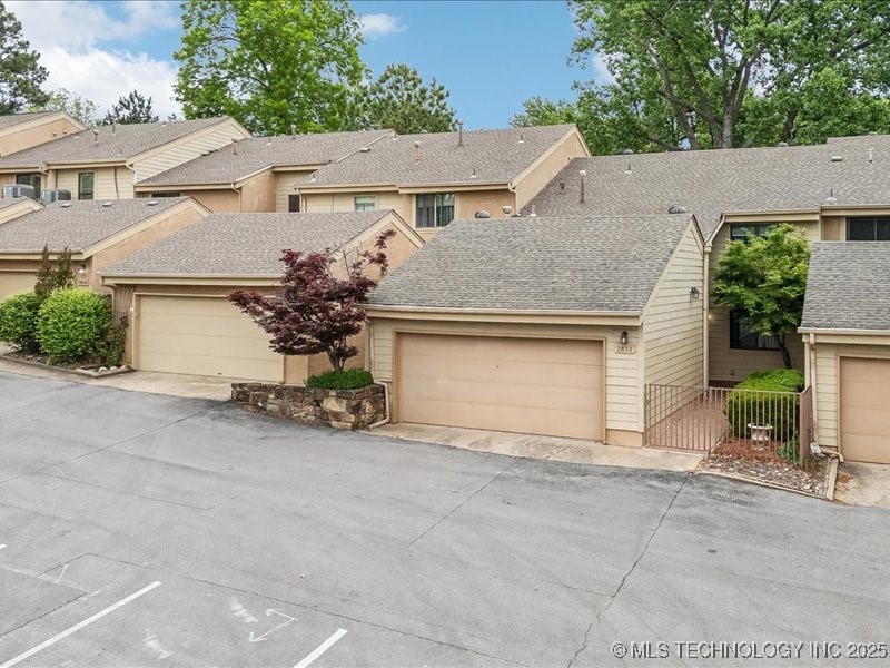 2832 E 84th Street 16