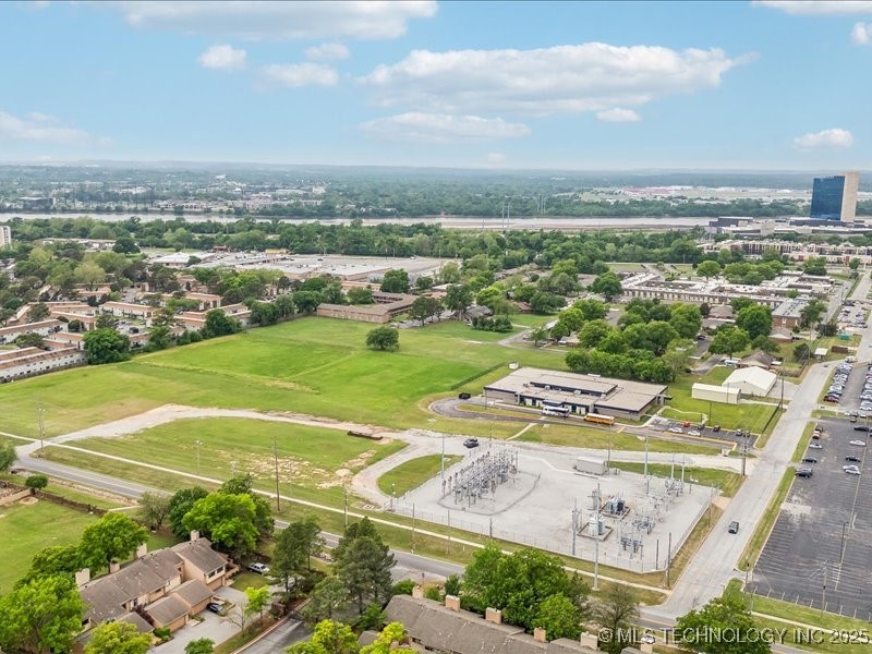 2832 E 84th Street 16