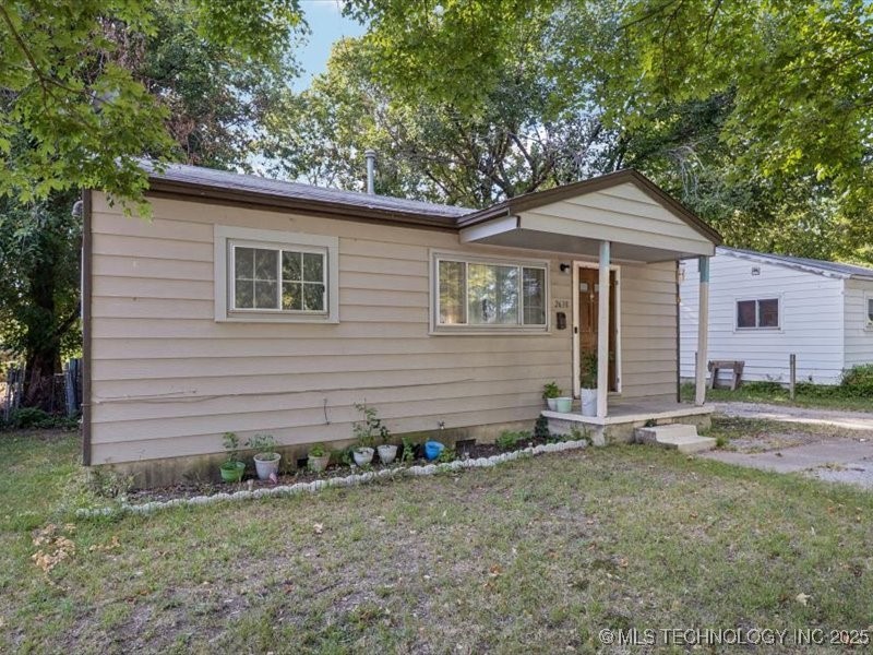 2638 N Maplewood Avenue
