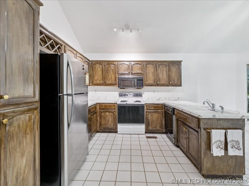 9228 S Hudson Avenue