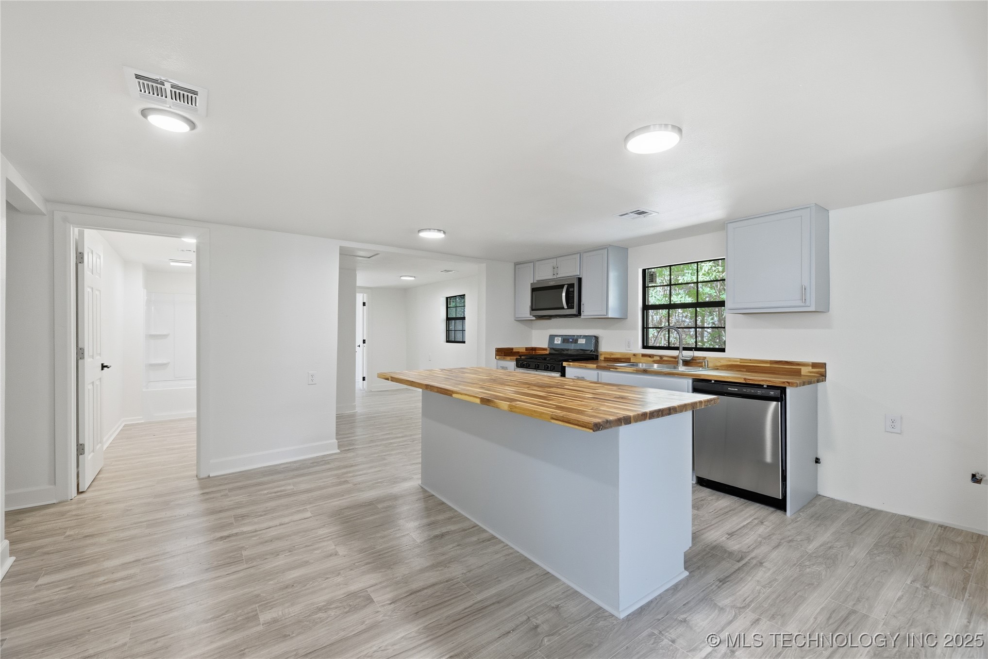205 N Kates Avenue