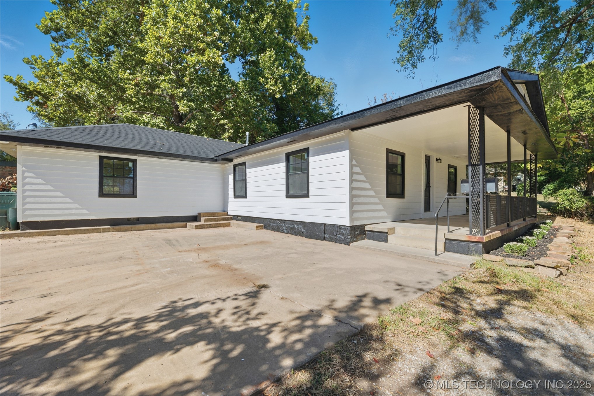 205 N Kates Avenue