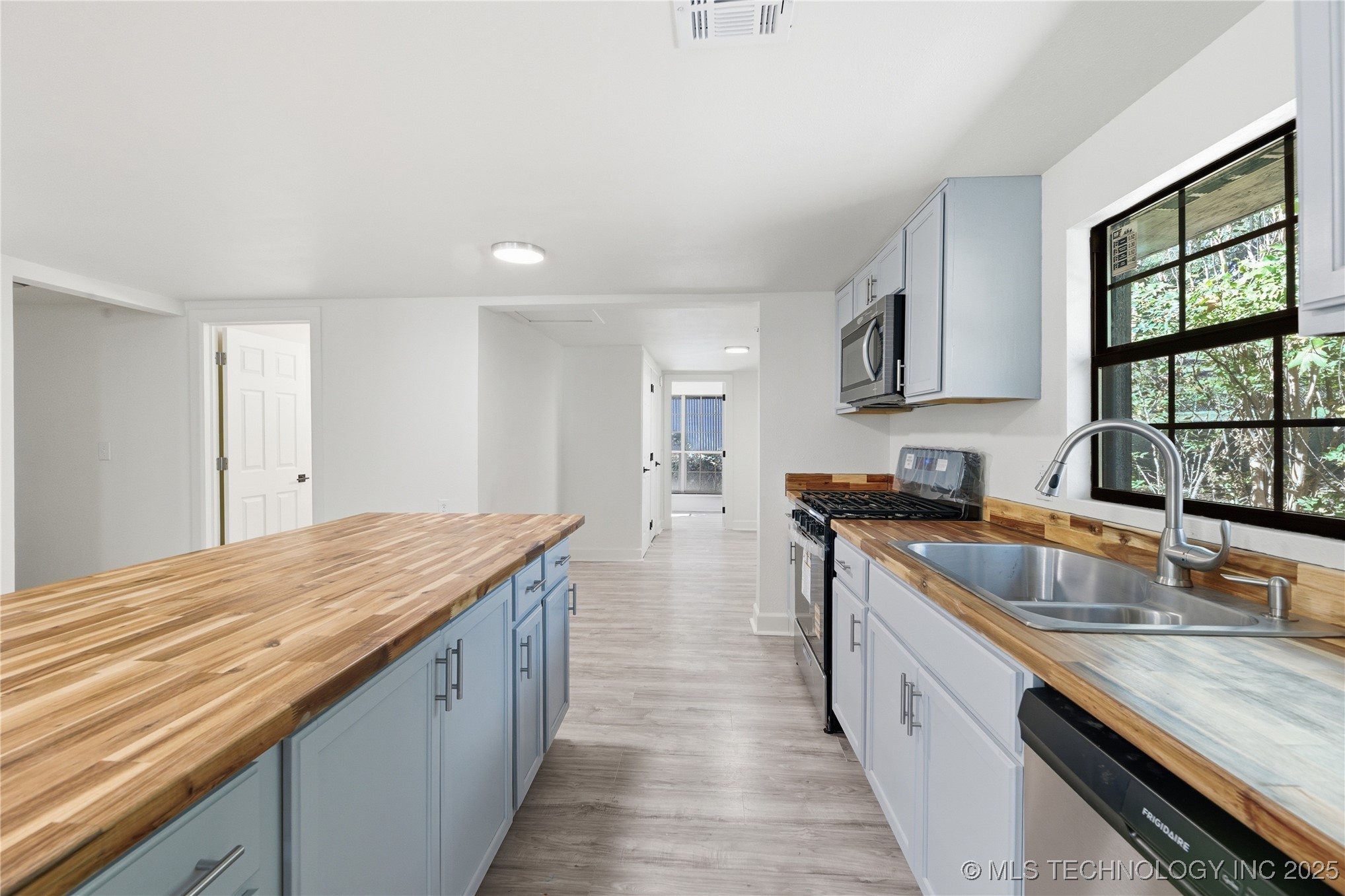 205 N Kates Avenue