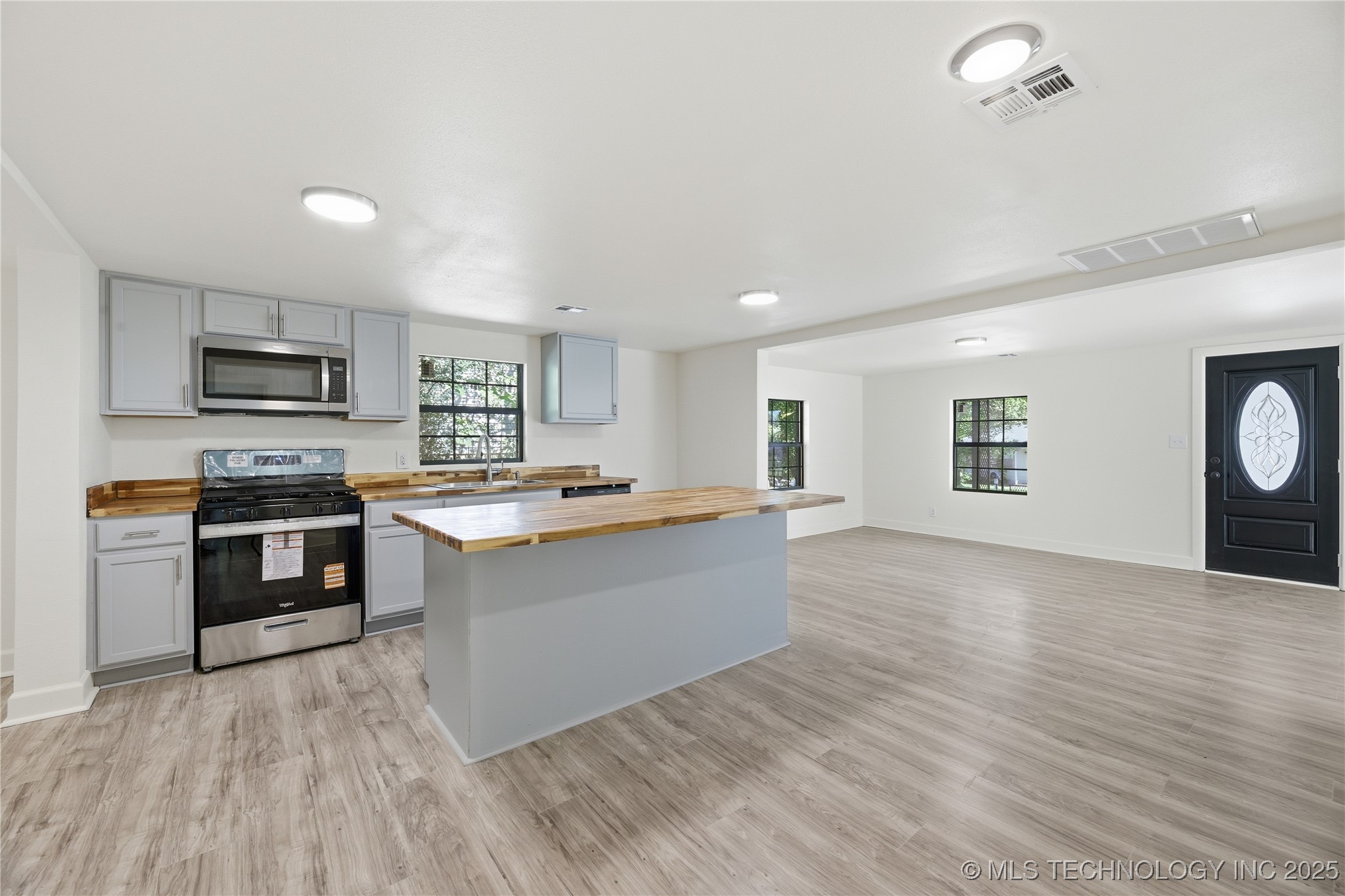 205 N Kates Avenue