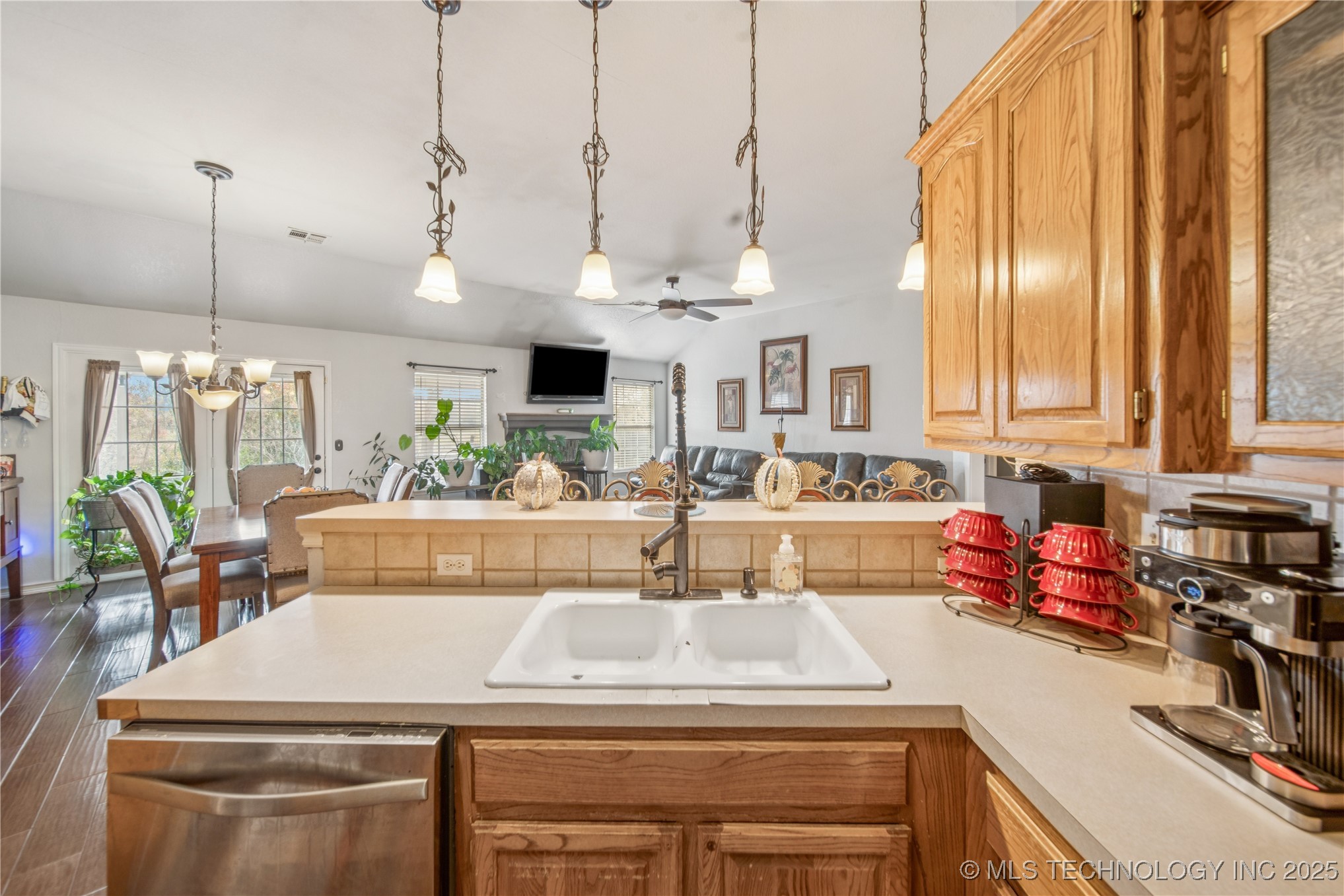 10906 E 95th Street N