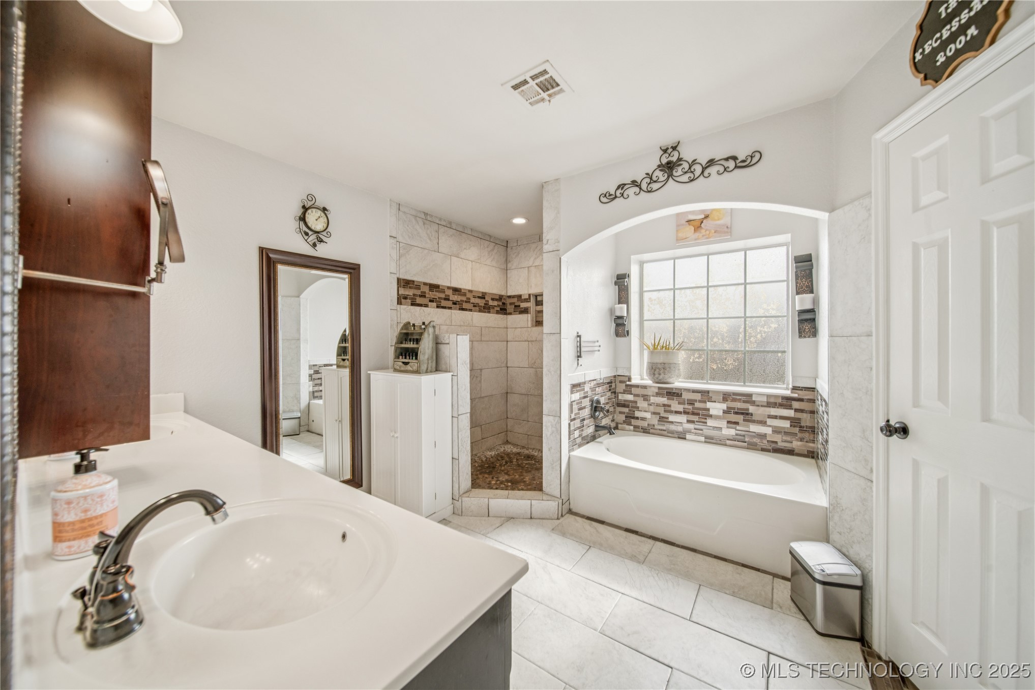 10906 E 95th Street N