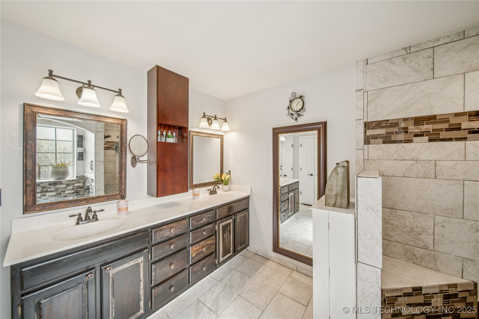 10906 E 95th Street N