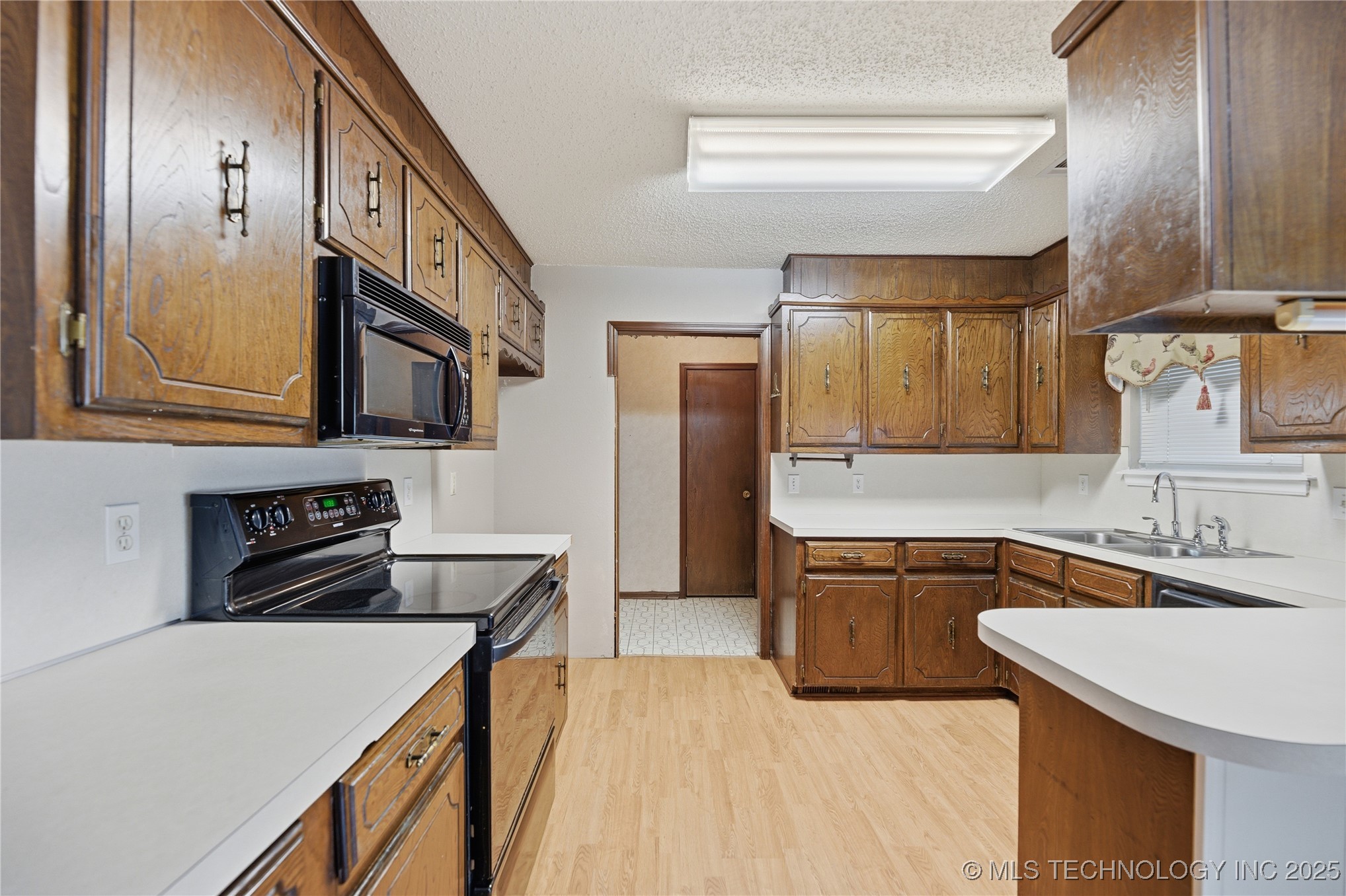 1210 Parkland Avenue