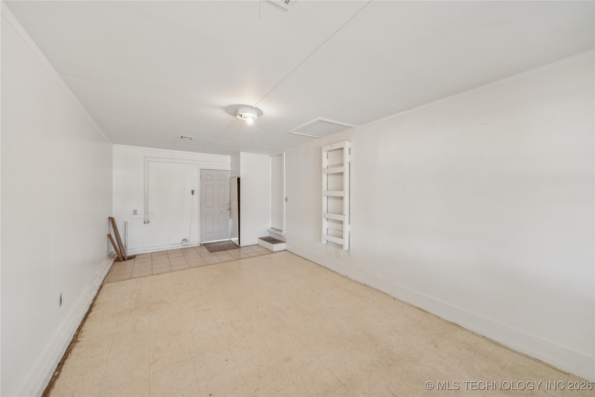 946 S Reavis Road