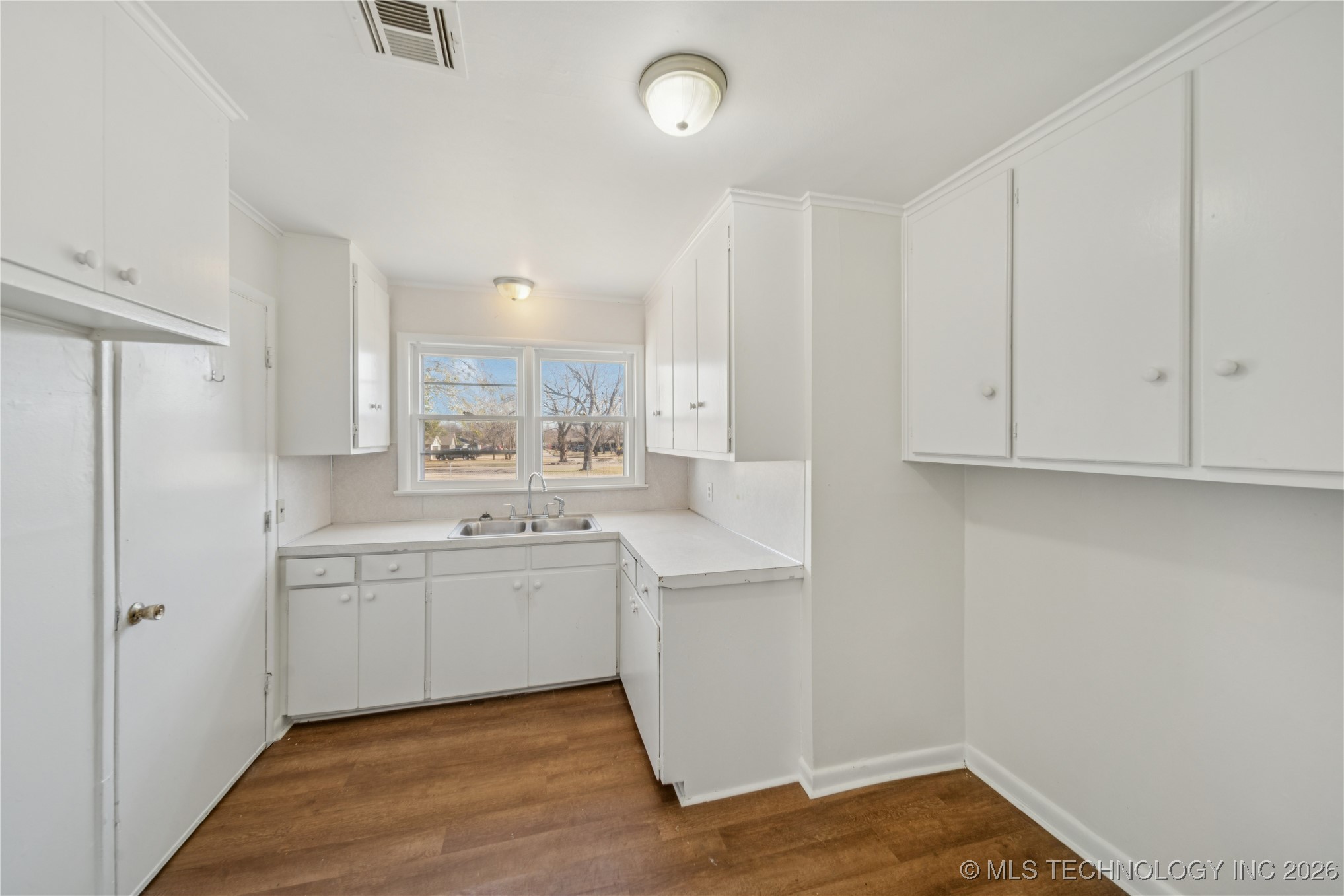 946 S Reavis Road